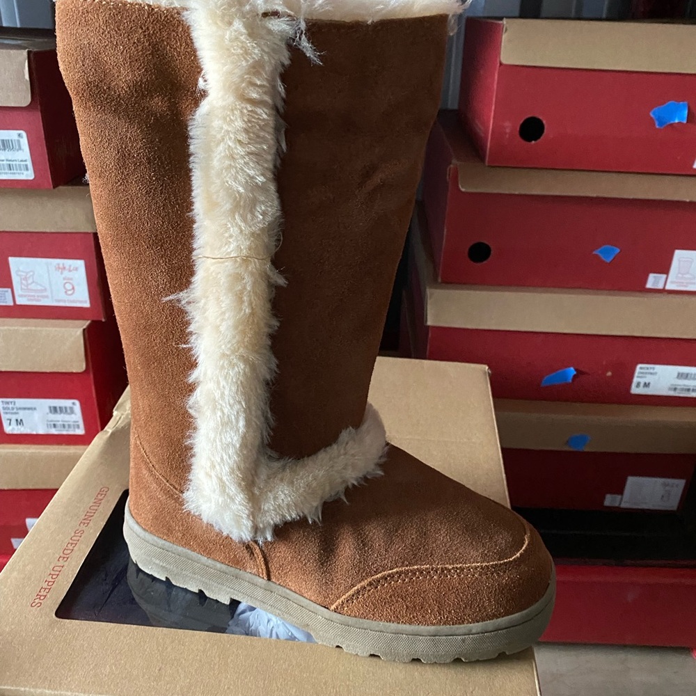 Boots - Picture 5 of 5